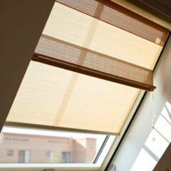 Osłony okienne do okna dachowego: jak wybrać i zamontować funkcjonalne rozwiązania dla komfortu i oszczędności