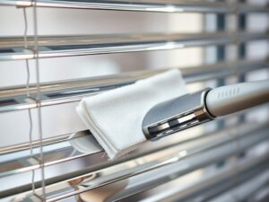 Jak skutecznie czyścić żaluzje aluminiowe: praktyczne metody i typowe pułapki pielęgnacji